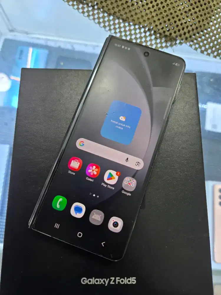 Samsung z fold 5 12/512GB layar dalam ada tai lalat kecil fullset
