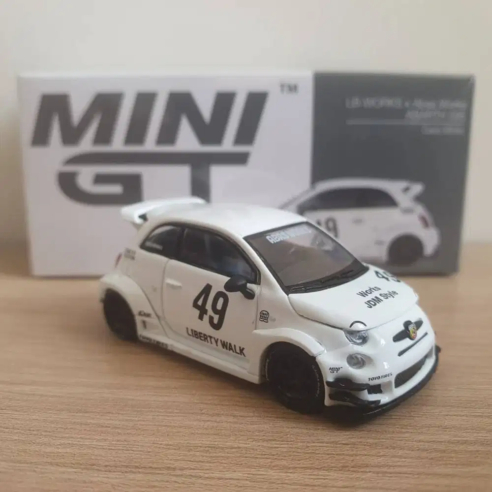 Mini GT 809 LB-WORKS x Abas Works ABARTH 595 1/64 (Gara White, Putih)