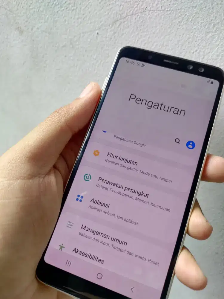 samsung A8 2018 4/32gb sein