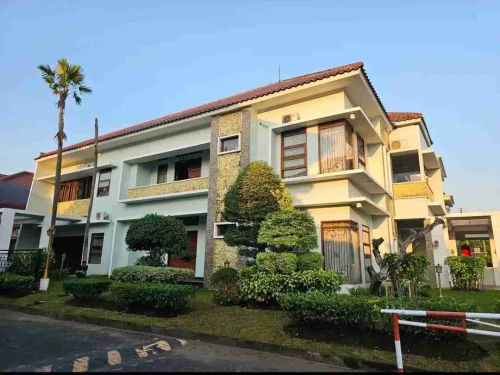 ( DEKAT UNDIP ) RUMAH MEWAH DI GRAHA ESTETIKA BANYUMANIK SEMARANG