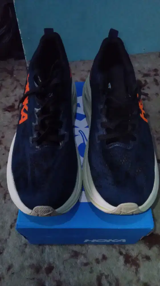 Sepatu HOKA one one