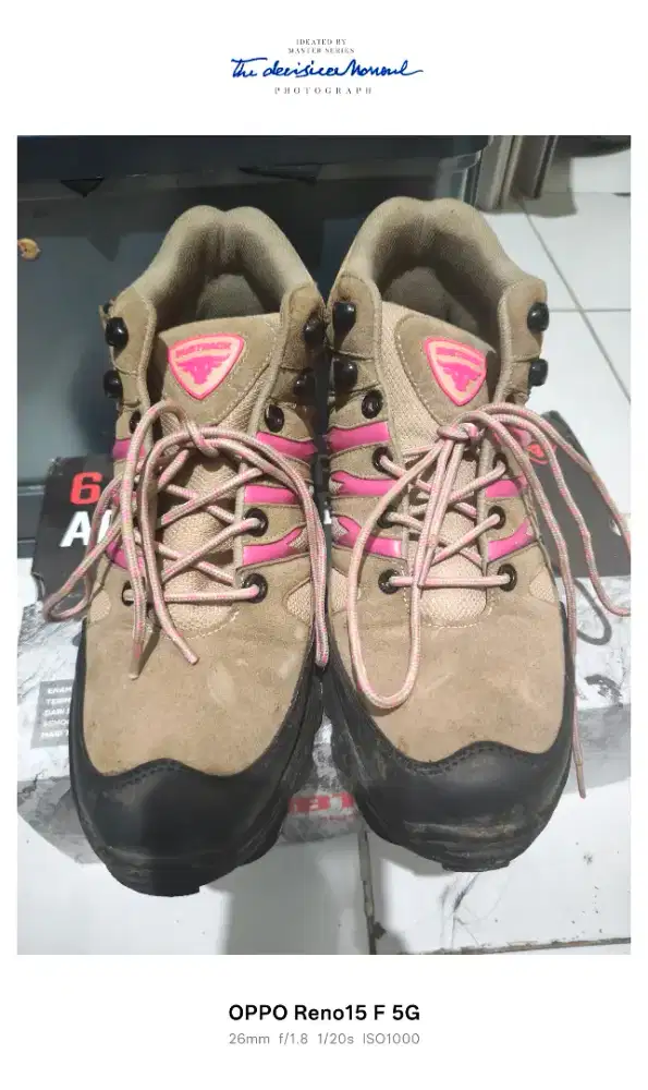 Sepatu Hiking olahraga