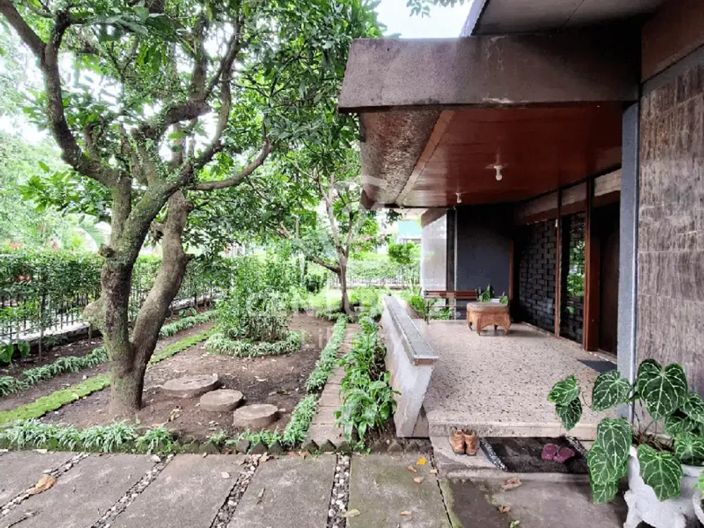 BDG.s-015 | Rumah Luas Hoek, 1 Lt. Vintage Kota BDG. Lokasi Bagus