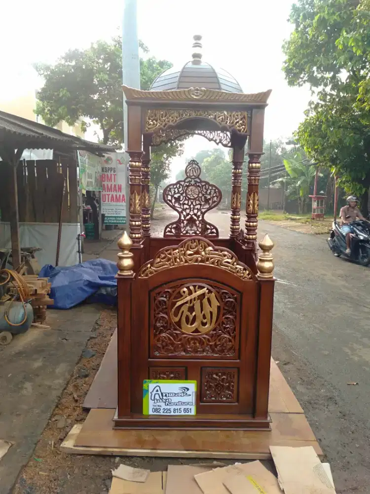 Mimbar masjid kuba ukiran kayu jati