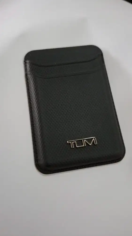 TUMI MAGNETIC CARD HOLDER