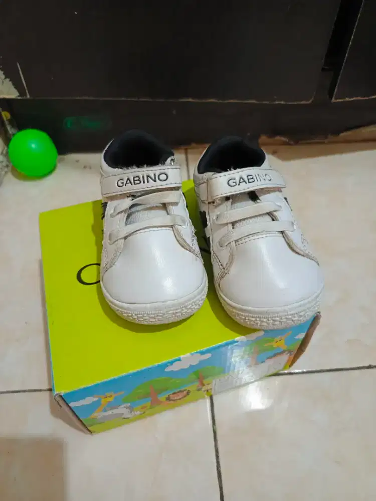 Preloved sepatu gabino dan sandal merk zumaZP