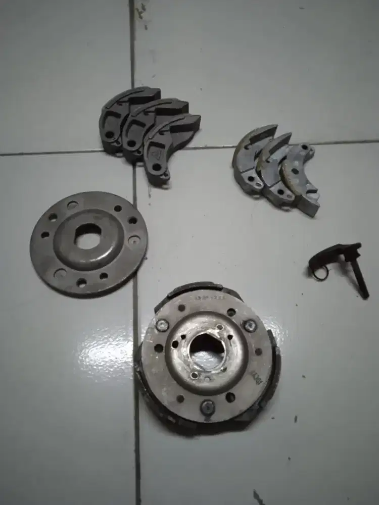 Jual spare part motor ada yang baru ada yang bekas
