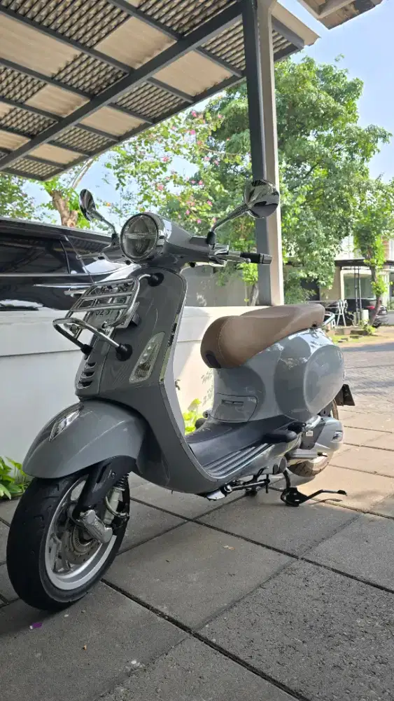 Vespa Primavera Grey Materia 2023