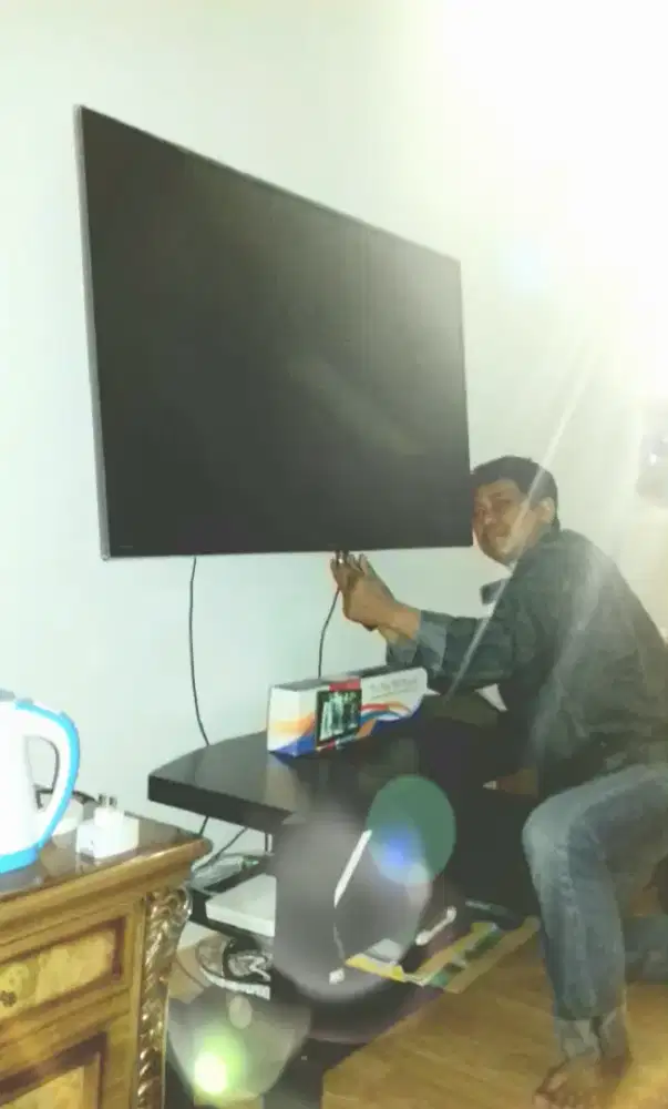 jasa PASANG BRACKET buat gantungan TV LED LCD di tembok kuat kokoh