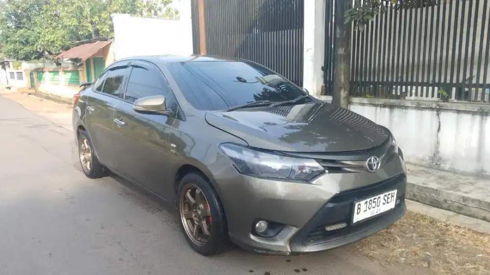 Vios Limo     2013