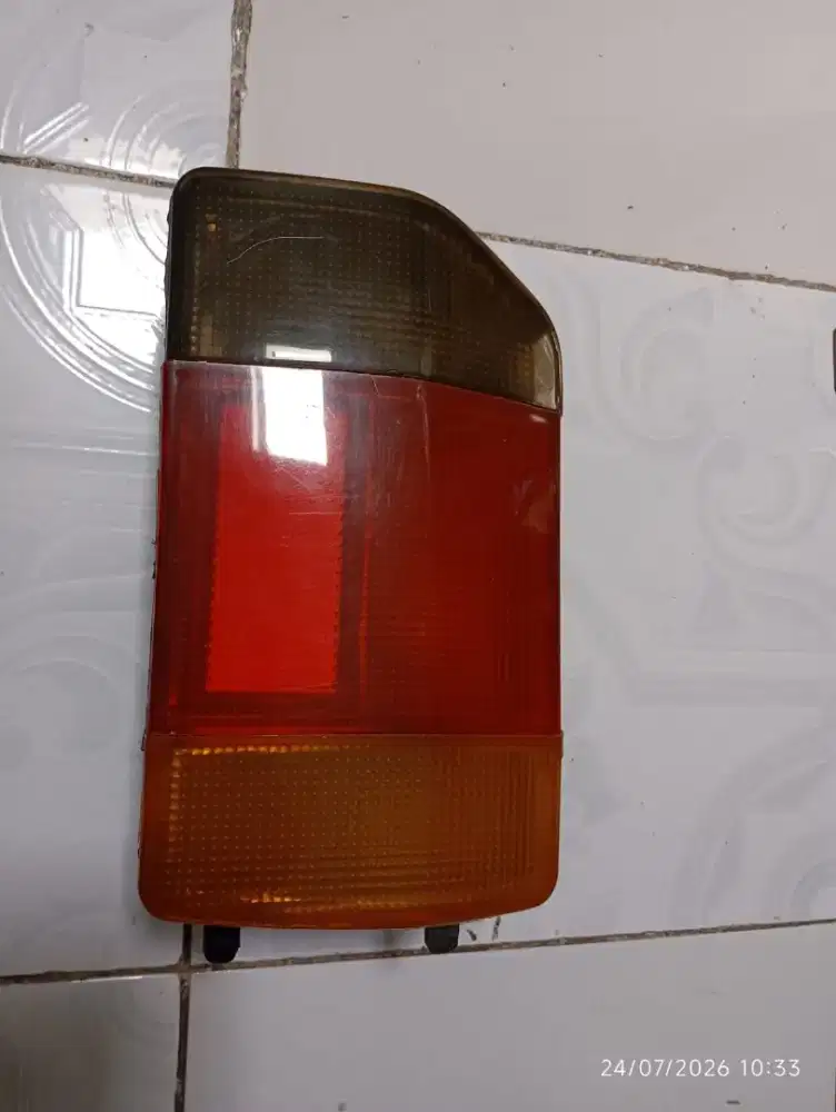 Lampu belakang kiri karimun