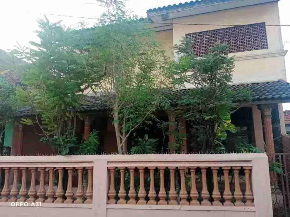 RUMAH STRATEGIS DI JL PETOLONGAN PURWODINATAN SEMARANG TENGAH