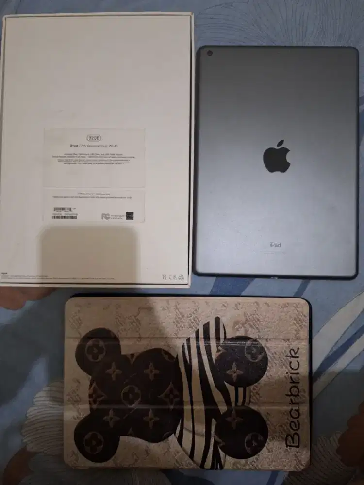 Dijual Apple Full set - iPad Gen 7 mulus & free case