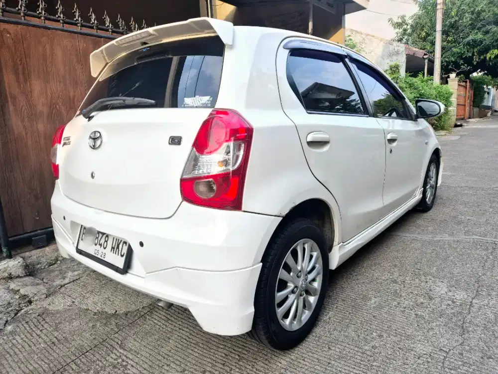 Etios Valco G putih tahun 2013