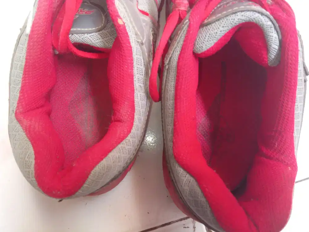 Sepatu sport cowo