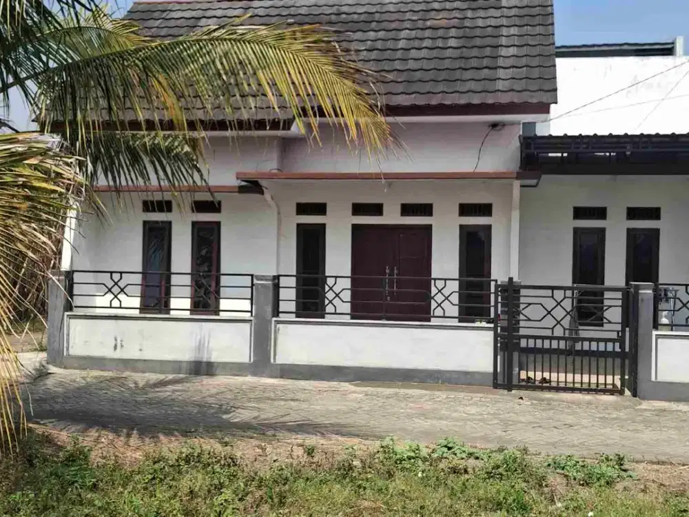 Rumah Bagus Depan SMK Mutu Gondanglegi- Malang