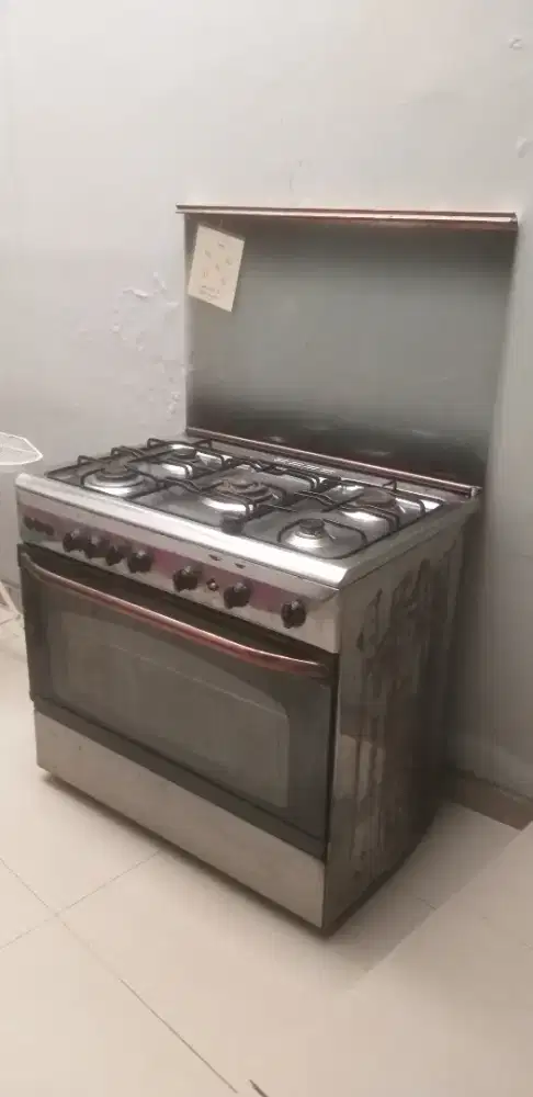 Kompor Gas 5 Tungku + Oven Merk Modena