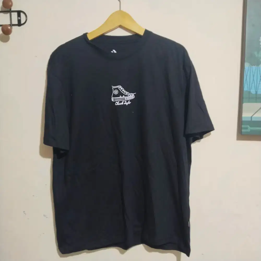 Kaos Converse pria