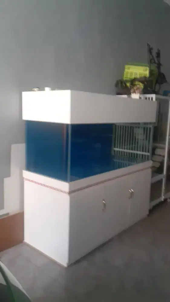 AQUARIUM DAN KABINET BESAR