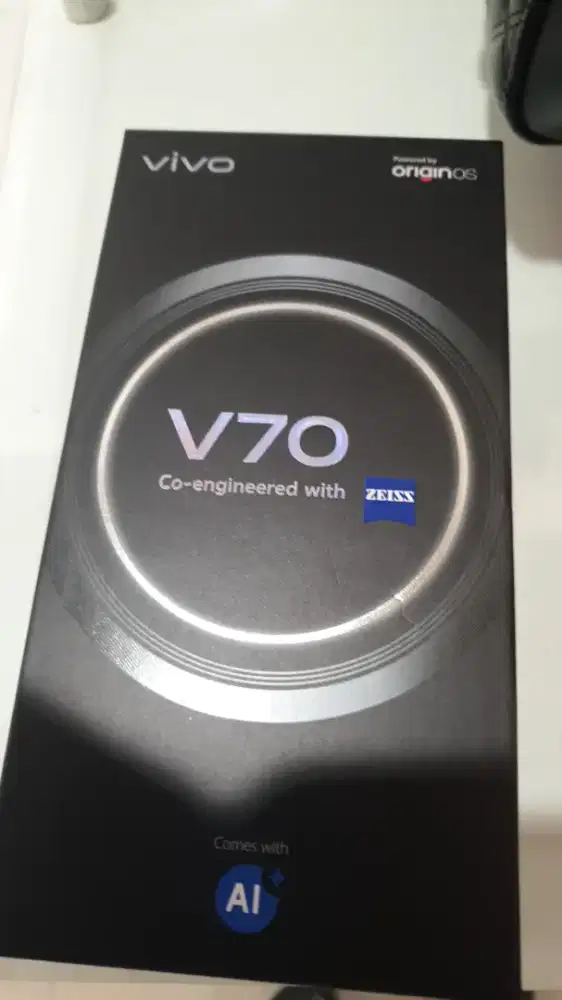 Vivo V70 12/512gb