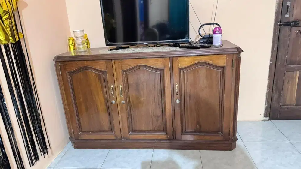 Lemari TV jati masih bagus anti rayap