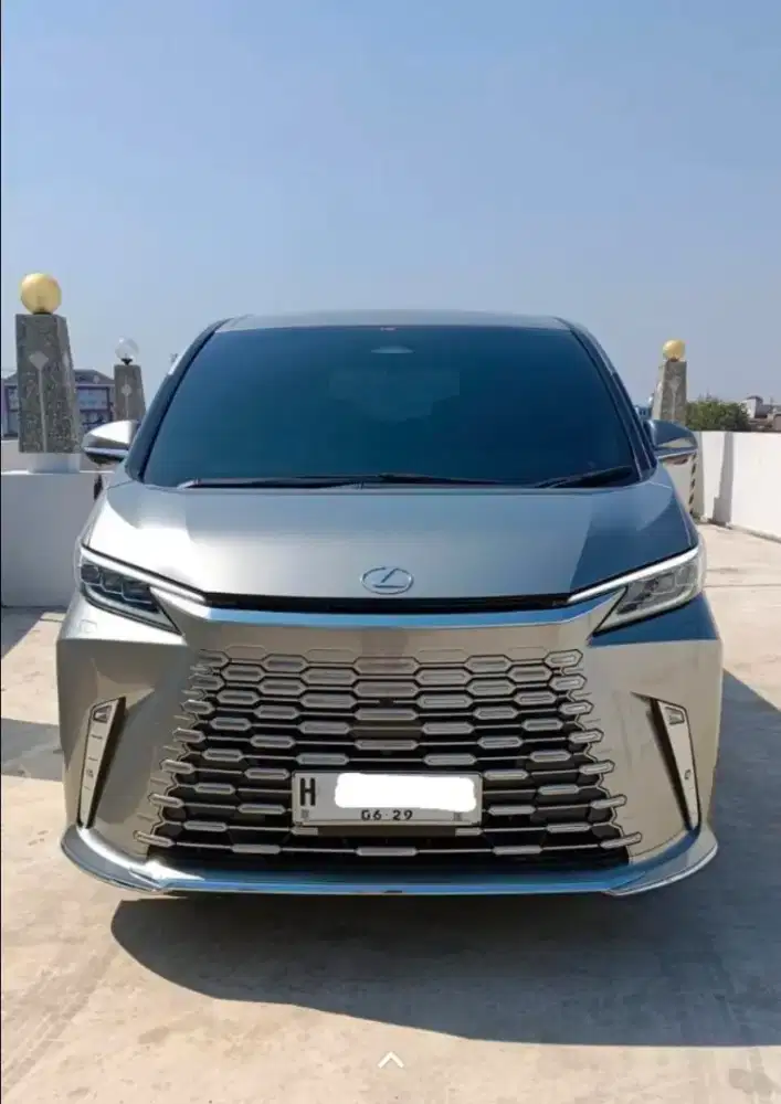 [5.300km] Lexus LM350h 7seater 2024 Like New