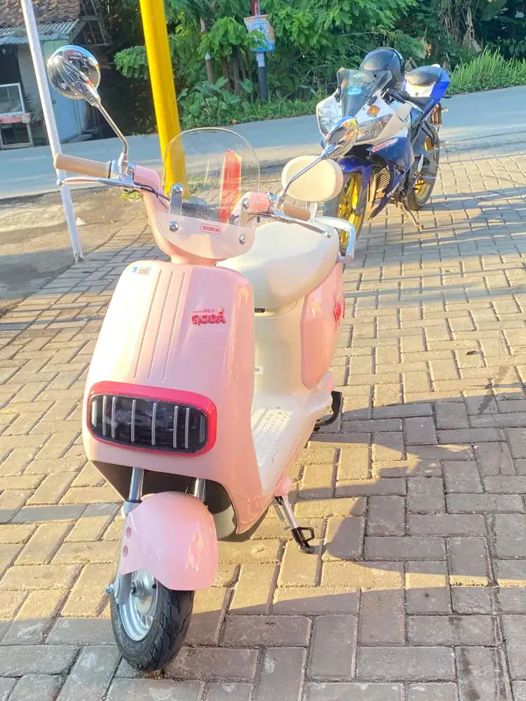 Dijual Goda neo 123 pink! Masih sangat baru 100% original part!