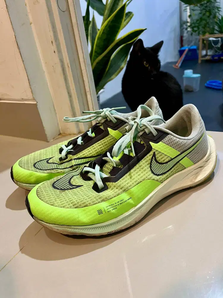 Sepatu Nike Zoom ORIGINAL Hijau stabilo size 42,5 (US9)