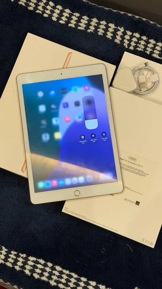 Ipad 7 Gold 128GB Wifi Only Lengkap
