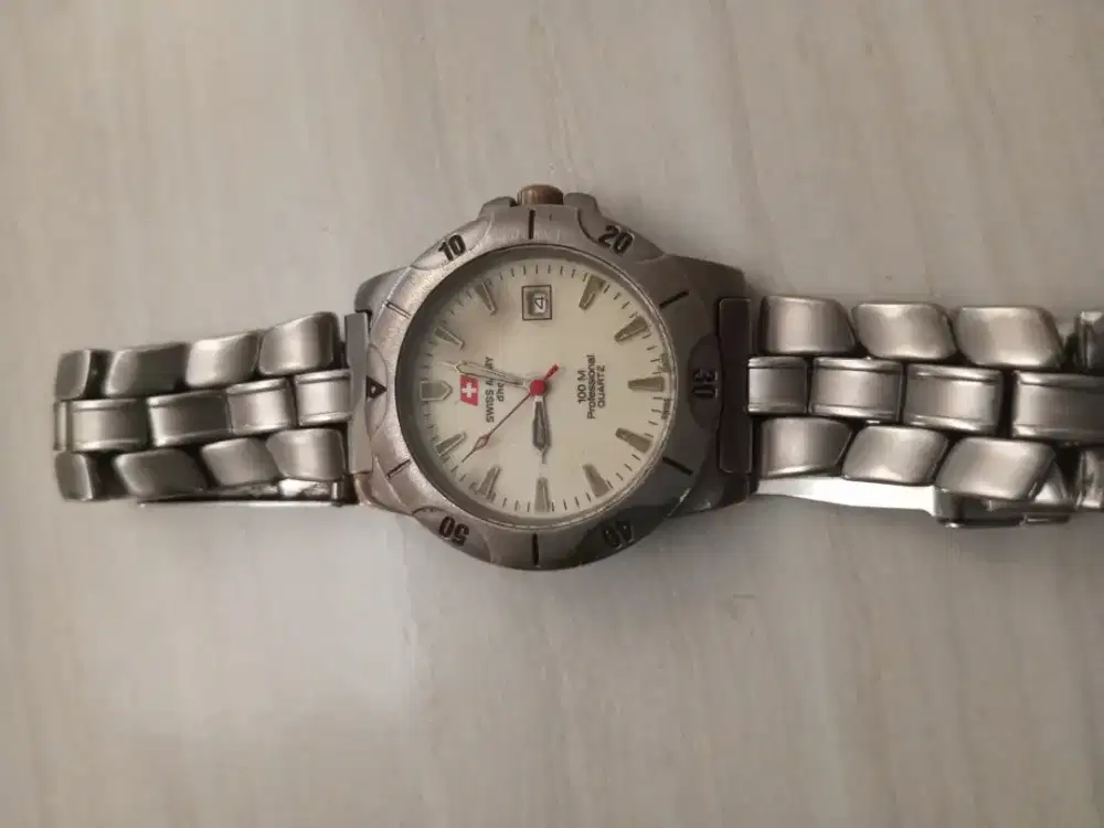 Jam tangan Swiss army