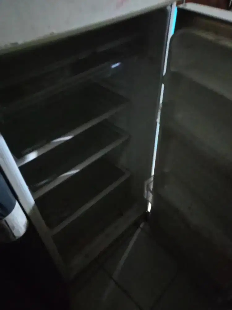 Kulkas Sharp masih dingin atas dan bawah