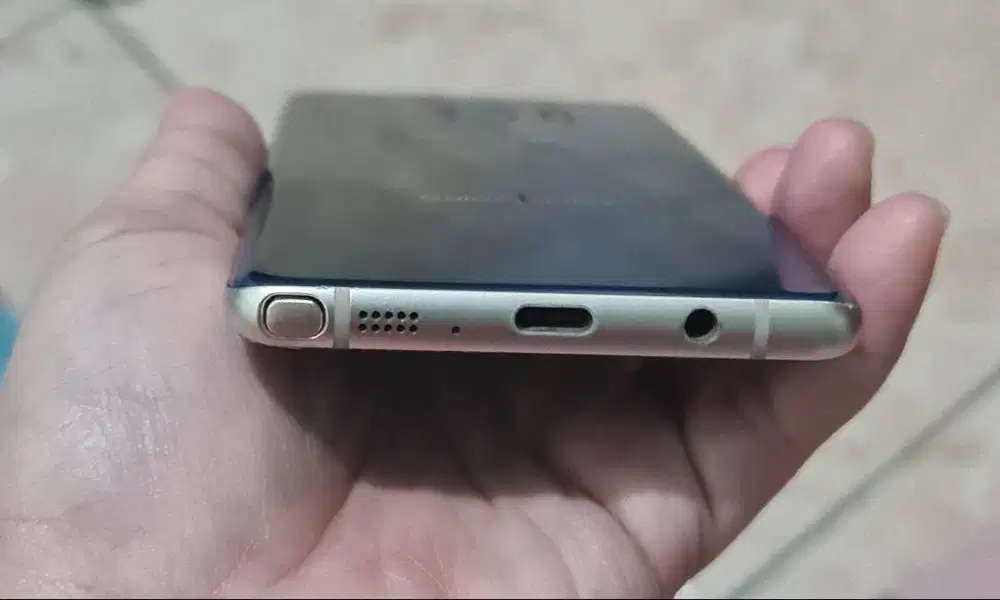 Dijual hp samsung galaxy note FE batangan
