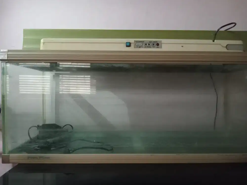 Aquarium merek five plan 90x33x36 pompa heater kap lampu