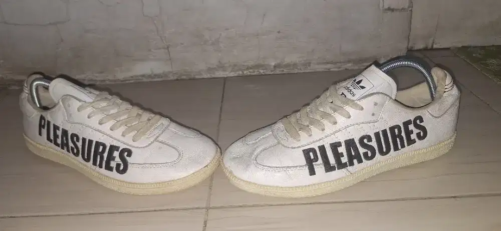 Sepatu casual brand