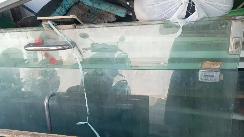 Daun pintu kaca