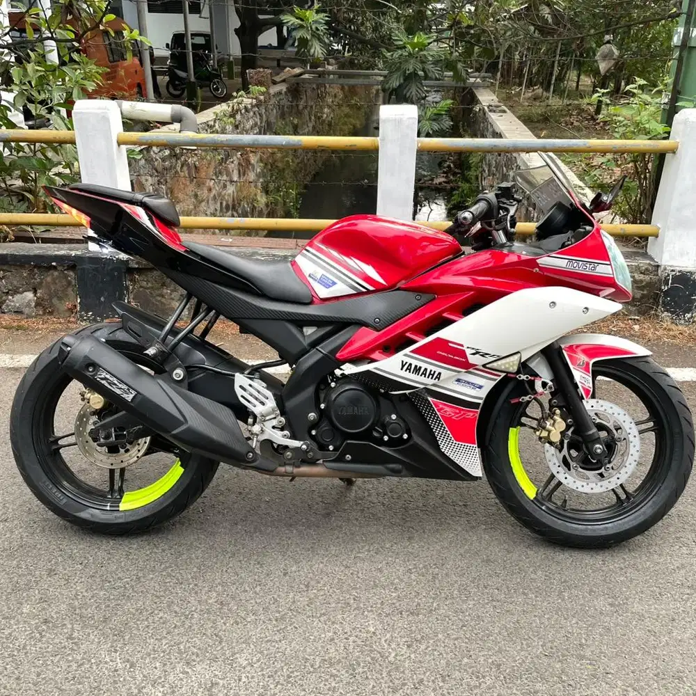 YAMAHA R15 V2 R15V2