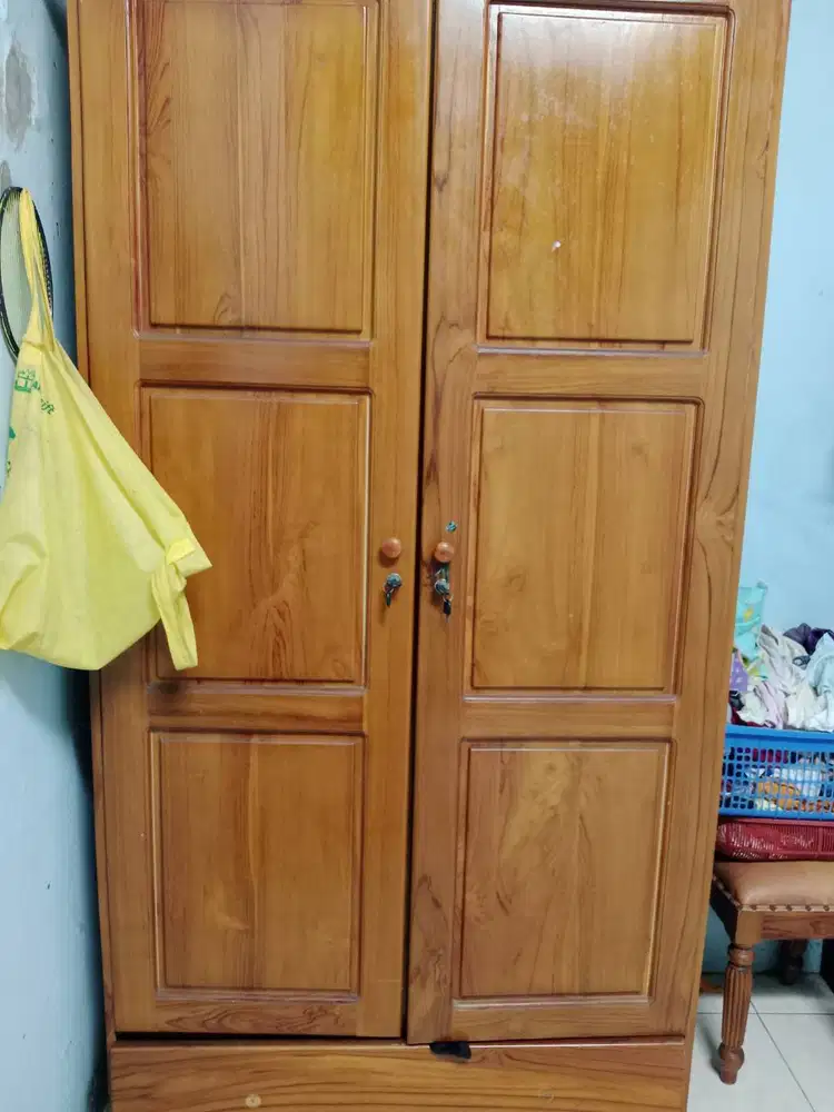 Di jual Lemari & meja rias + bangkunya