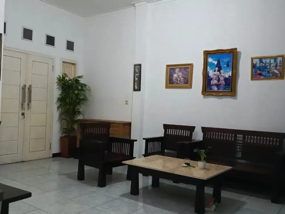 rumah 2lantai citraraya  cakep hanya750 juta segovia