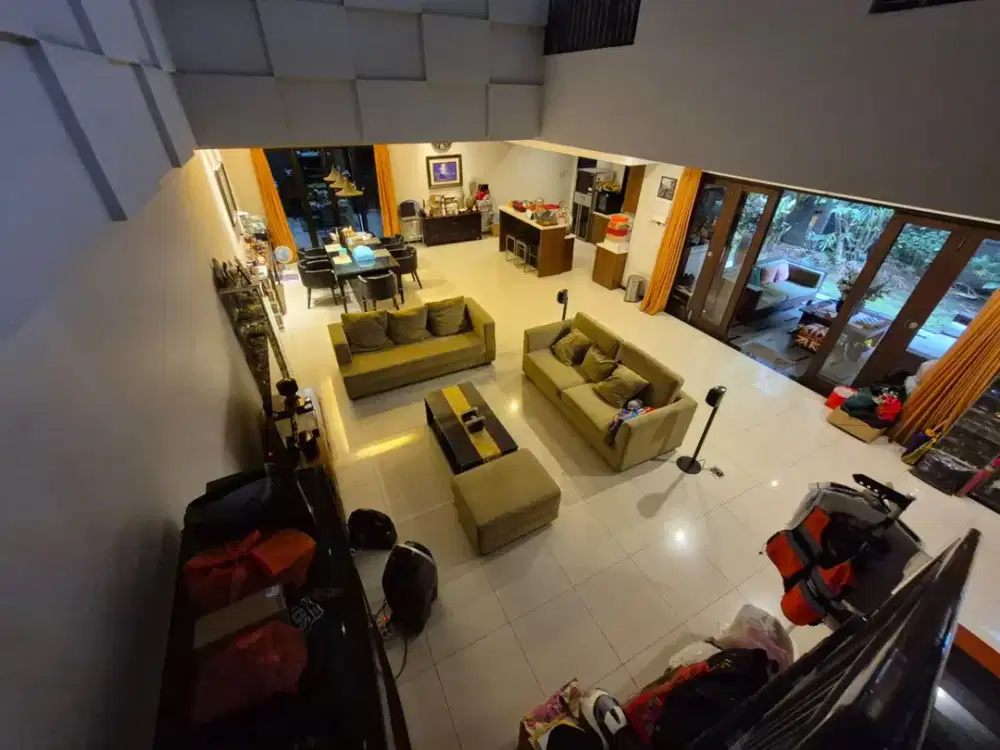 Rumah Langka Jarang Ada 2 Lantai Bagus HGB di Graha Famili Siap Huni
