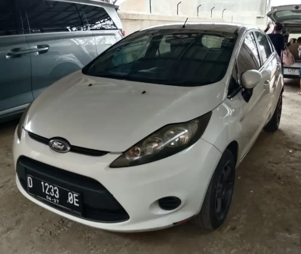 Jual Ford fiesta 1.4 ttand 2011
