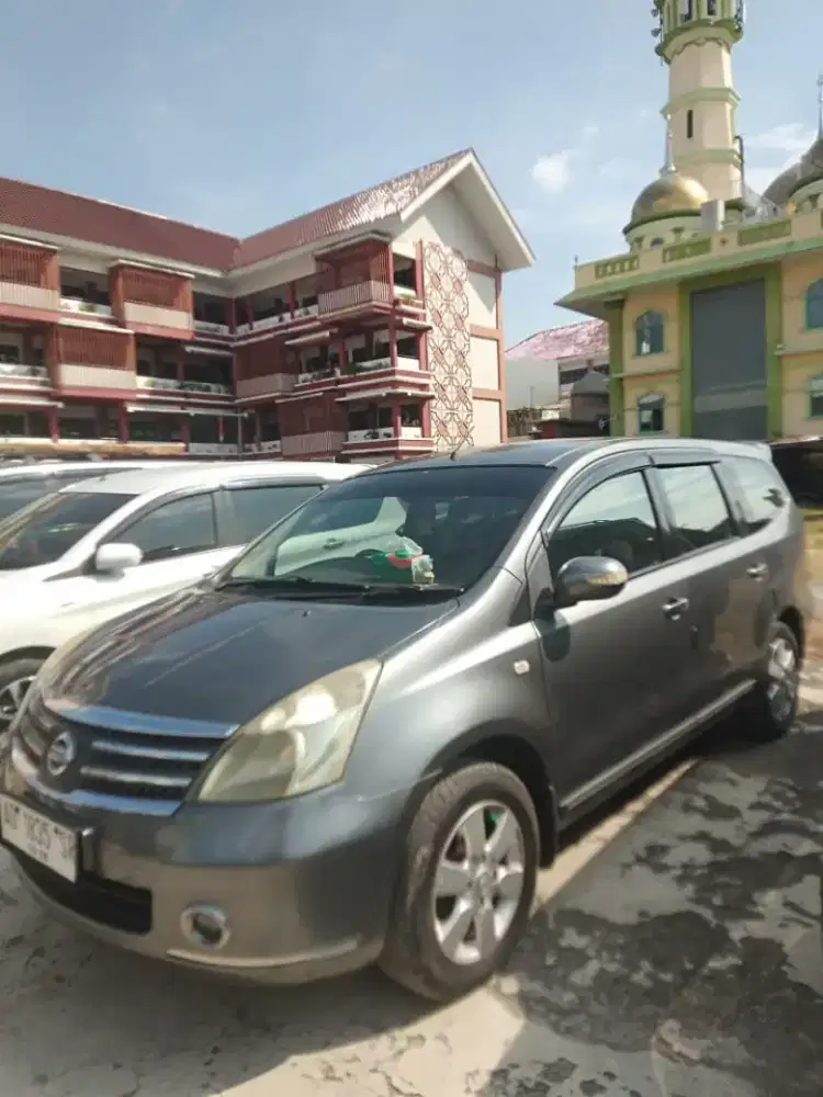 Nissan Grand Livina 1.5 XV/AT Tahun 2010 warna Abu Metalic