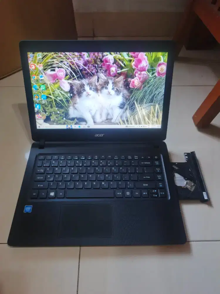 Laptop Acer Ram 10gb tipe slim siap pake ktk mnus(bs nego)