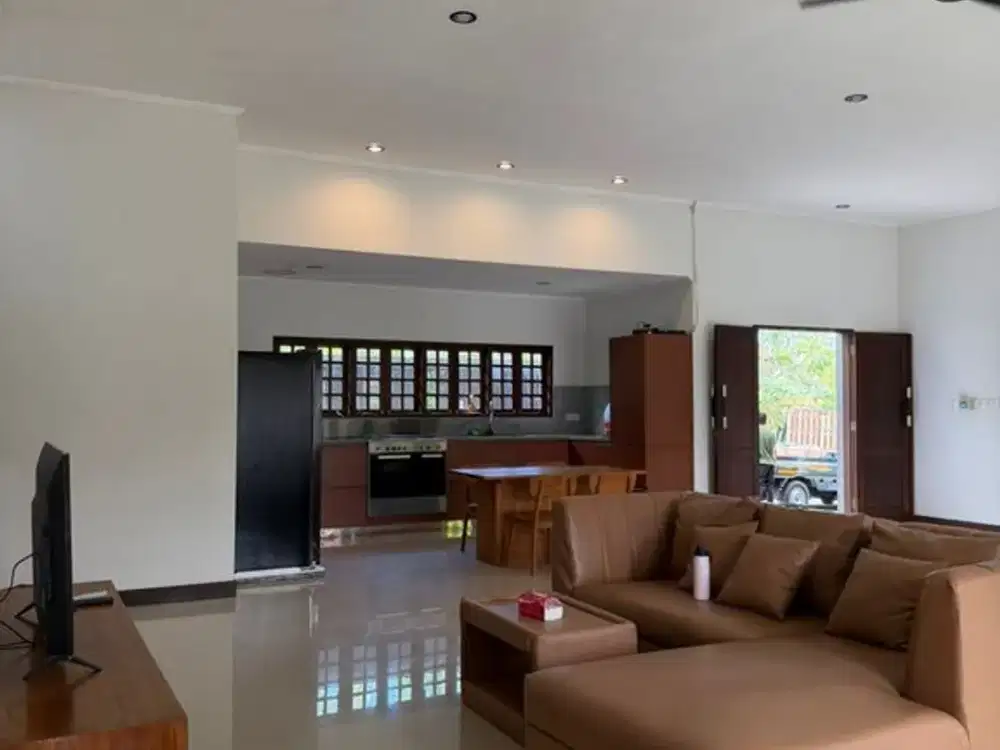 Rumah Modern Fully Furnished Dijual di Canggu dengan Private Pool