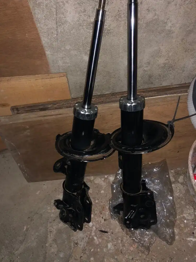Shock depan mobil Rush/avanza lama