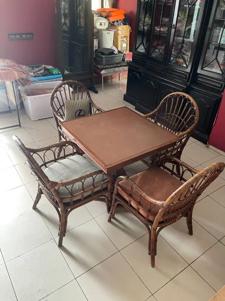 Dining Set Rotan Klasik 4 Kursi + Meja Kayu