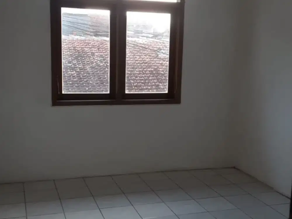 Disewakan Rumah 2 Lantai Nyaman Siap Huni Minimalis Lokasi Strategis di Taman Kopo Indah 1 Bandung
