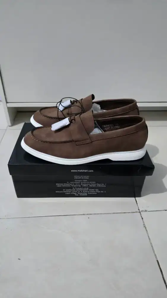 Loafer cole size 41 warna brown suede
