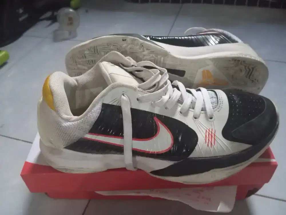 Jual sepatu untuk badminton, basket