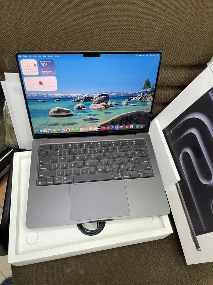 macbook pro M5 14 16/1TB resmi ibox bekas mulus masi garansi