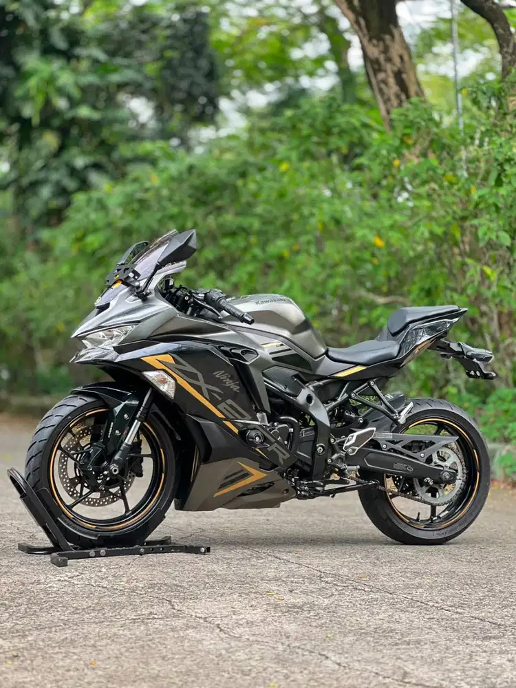KAWASAKI ZX25R ABS 2022 GREY KM 9K PAJAK PANJANG TANPA PR